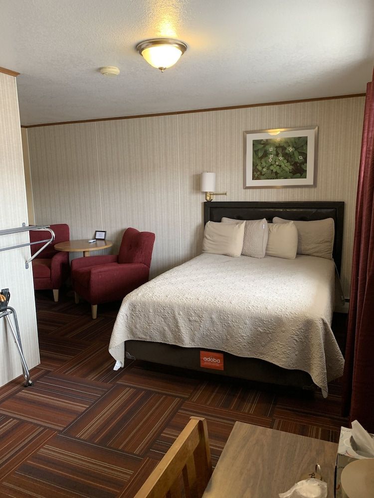 Adoba Hotel Naubinway Standard Room, 1 Queen Bed 2