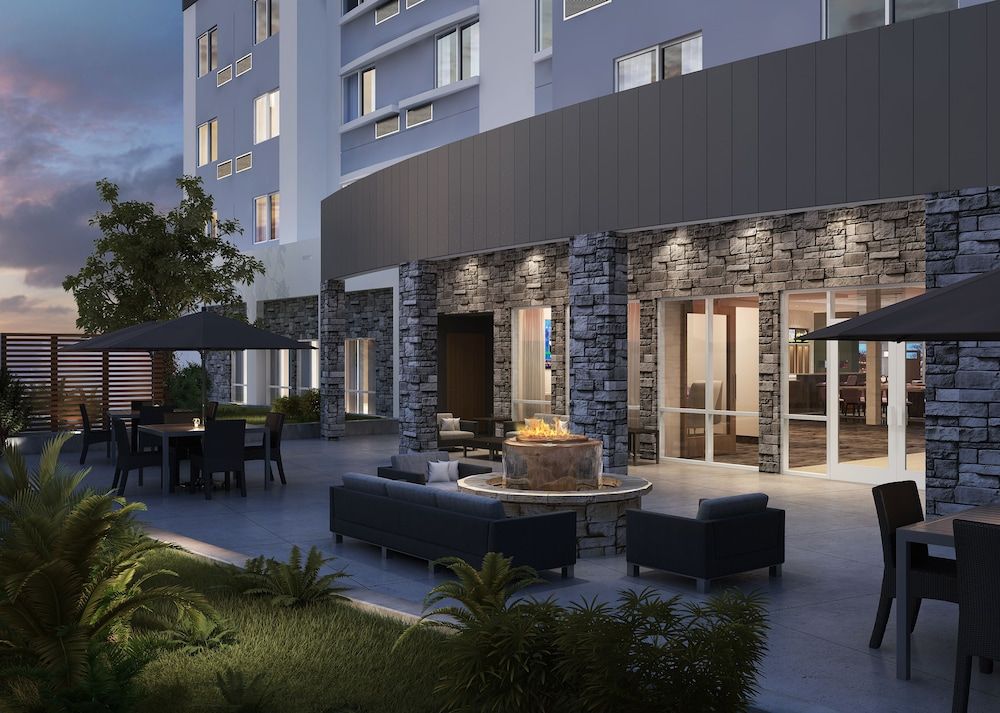 undefined Courtyard by Marriott Houston Intercontinental Airport 4