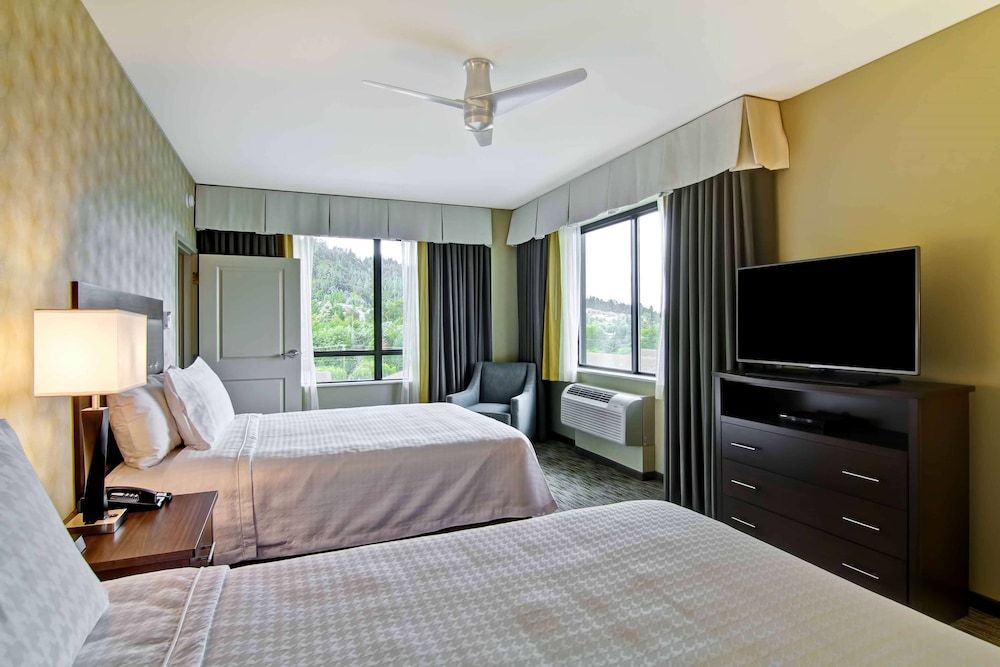 Suite, Multiple Beds, Accessible, Corner