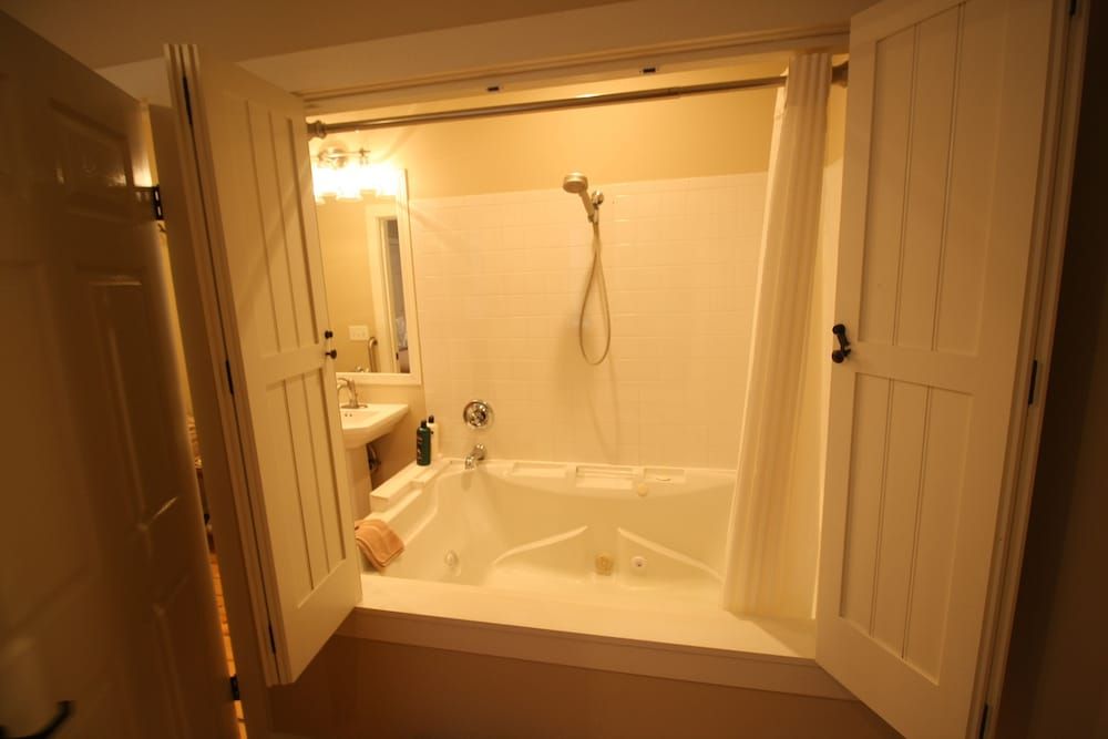 Goldberry Woods Deluxe Suite, 2 Bedrooms, Accessible Marble Shower (Ironwood Suite) - No Pets Allowed 8