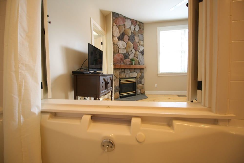 Goldberry Woods Deluxe Suite, 2 Bedrooms, Accessible Marble Shower (Ironwood Suite) - No Pets Allowed 6