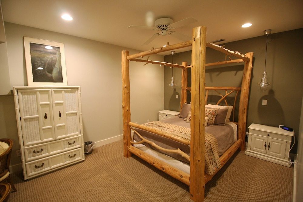 Deluxe Suite, 2 Bedrooms, Jetted Tub (Cedar Log Suite) - No Pets Allowed