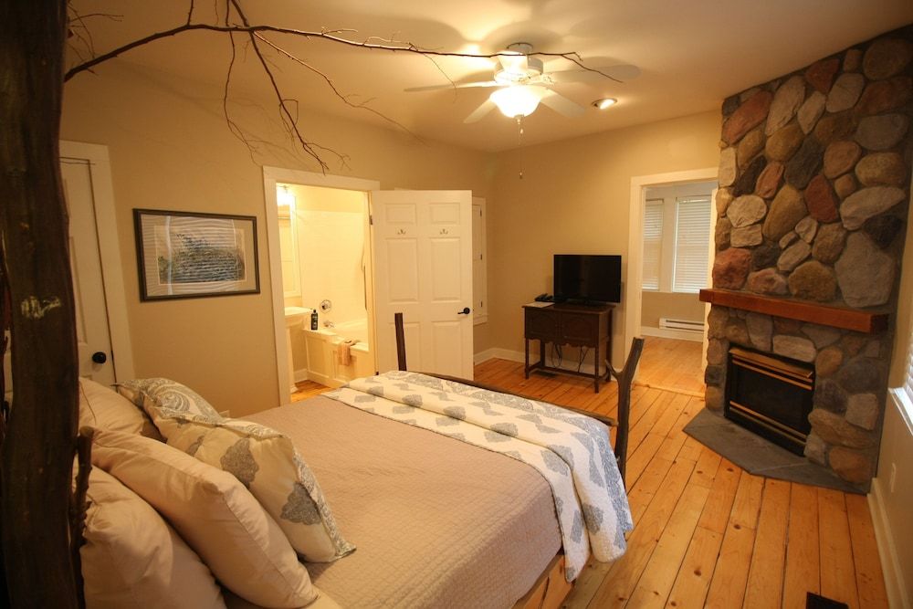 Goldberry Woods Deluxe Suite, 2 Bedrooms, Accessible Marble Shower (Ironwood Suite) - No Pets Allowed 2