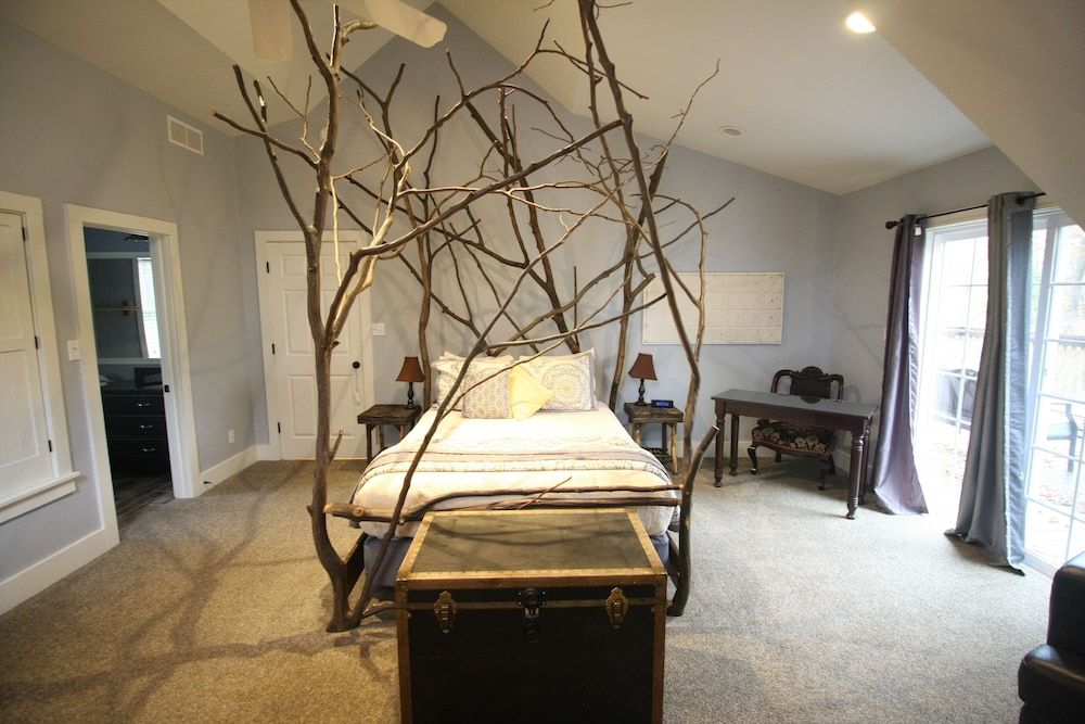 Goldberry Woods Deluxe Room, 1 King Bed, Jetted Tub (American Hornbeam) - No Pets Allowed