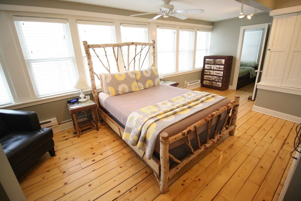 Goldberry Woods Deluxe Suite, 2 Bedrooms, Accessible Marble Shower (White Birch Suite) - No Pets Allowed 3