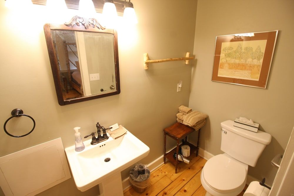 Goldberry Woods Deluxe Suite, 2 Bedrooms, Accessible Marble Shower (White Birch Suite) - No Pets Allowed 4