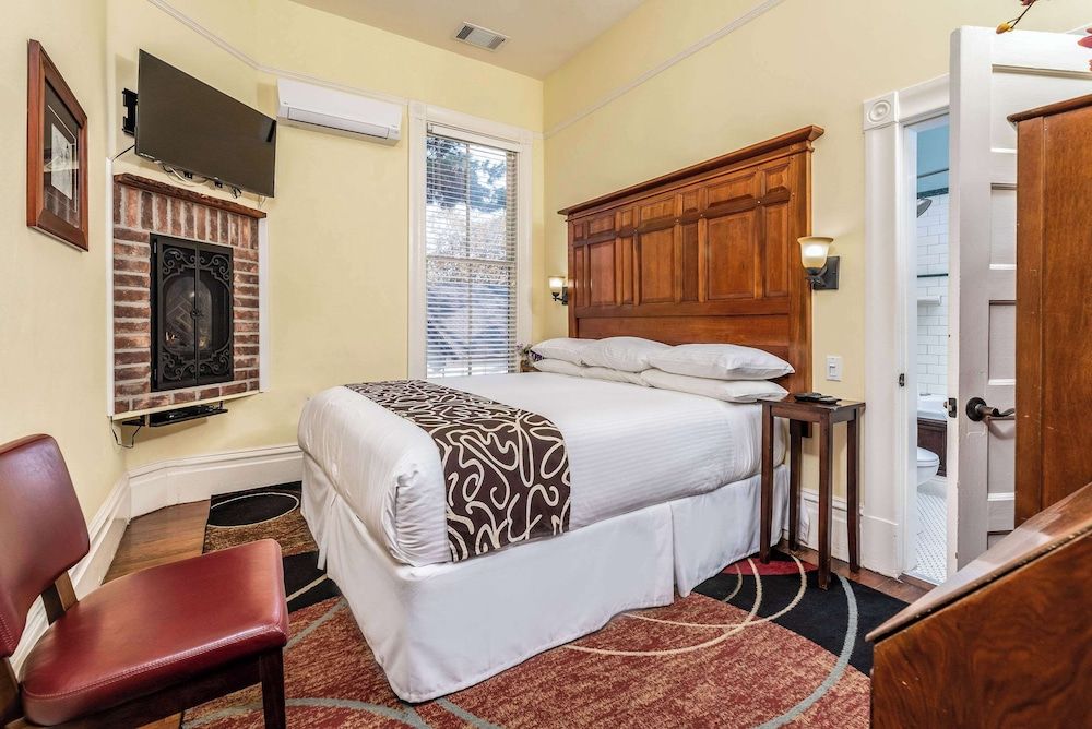 Standard Room, 1 King Bed, Non Smoking