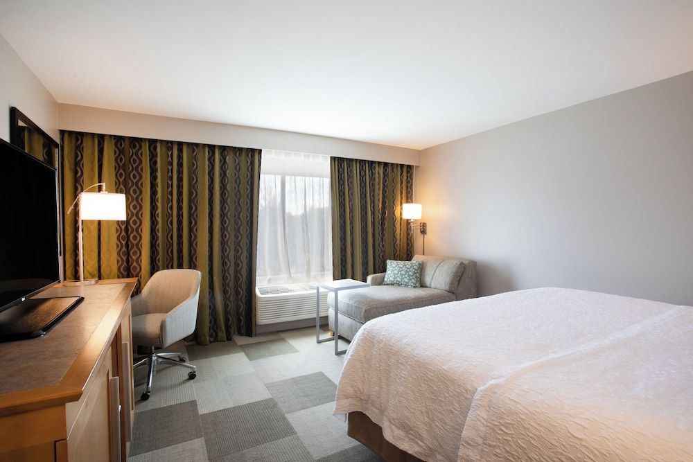 Studio, 1 King Bed, Accessible, Non Smoking (Roll In Shower)