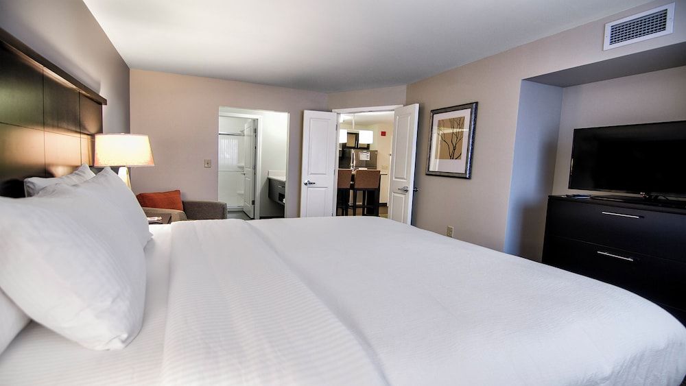 Suite, 1 King Bed, Accessible (Communications)