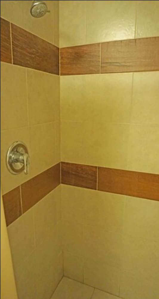 Hollywood Roxy Hotel Room 11