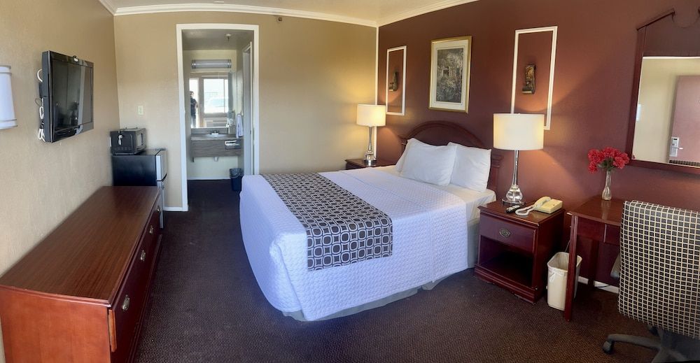 Park Avenue Inn and Suites Room, 1 Queen Bed, Accessible, Non Smoking 3