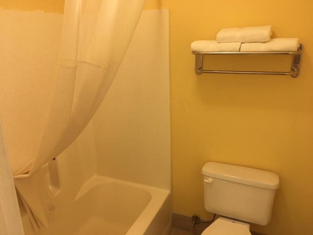 Loyalty Inn Hawkinsville Standard Room, 2 Double Beds, Non Smoking 7