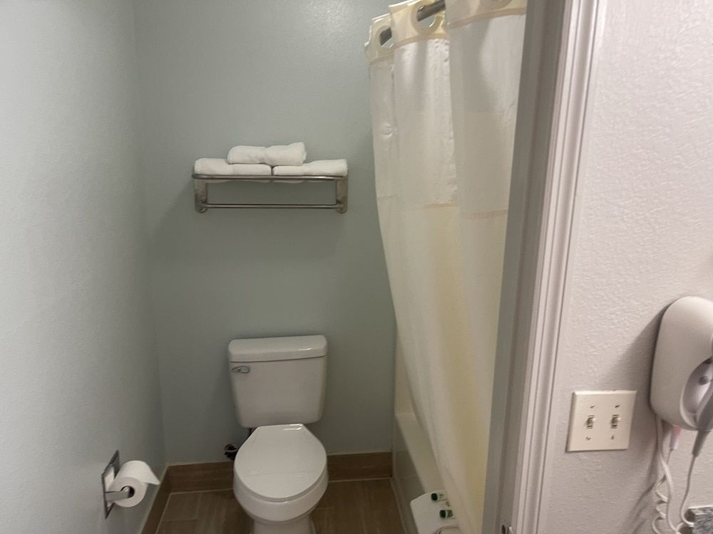 Loyalty Inn Hawkinsville Standard Room, 2 Double Beds, Non Smoking 12