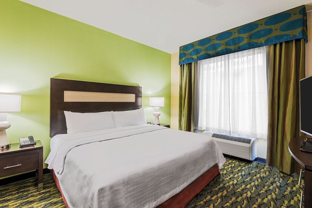 Suite, Accessible, Non Smoking (Hearing Impaired)