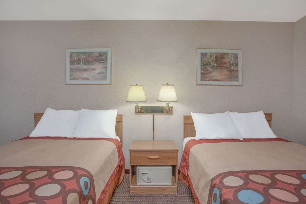 Super 8 by Wyndham Carlisle North Double Room, 2 Double Beds, Smoking 2