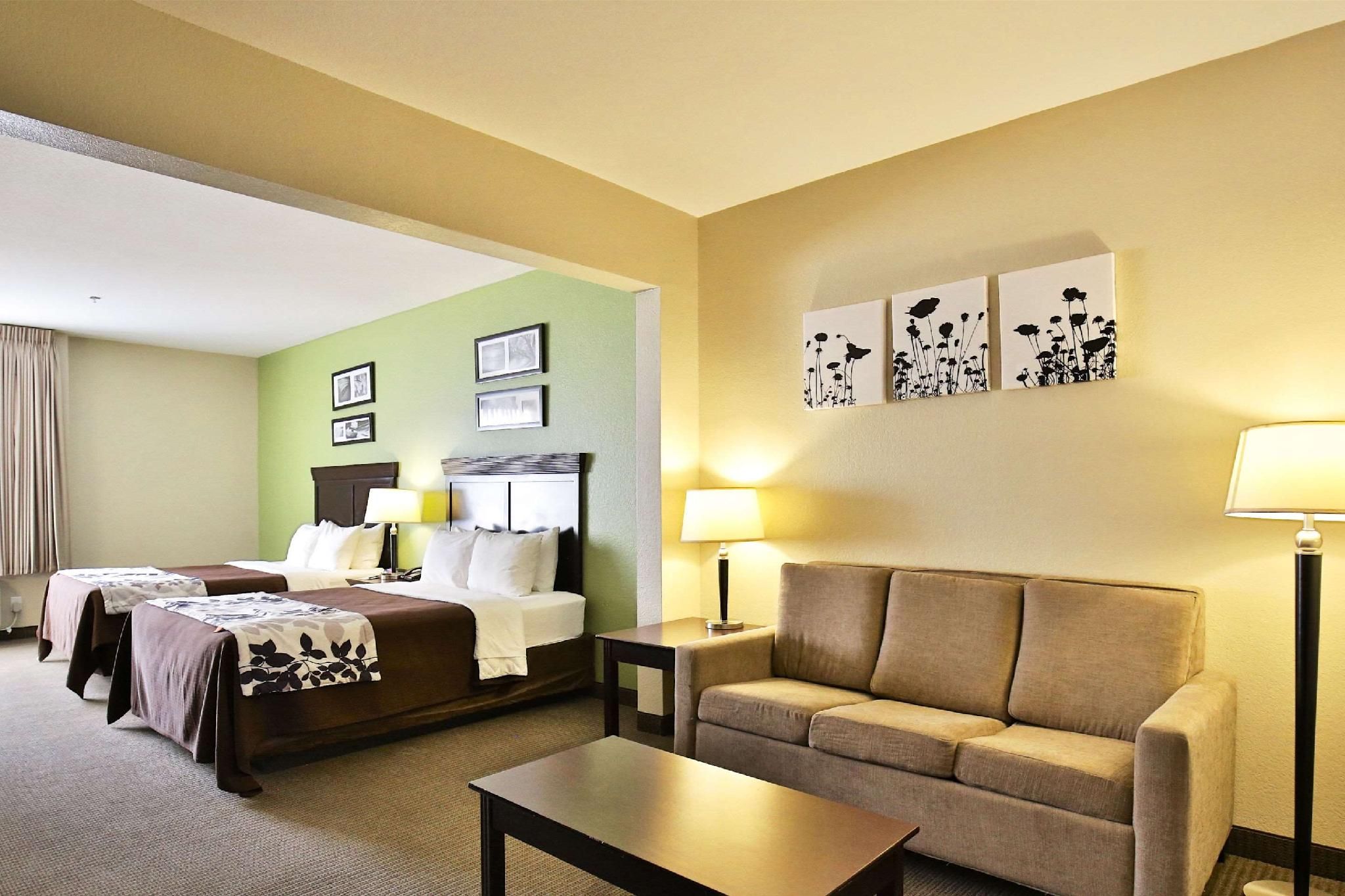 2 Queen Beds, Suite, Nonsmoking