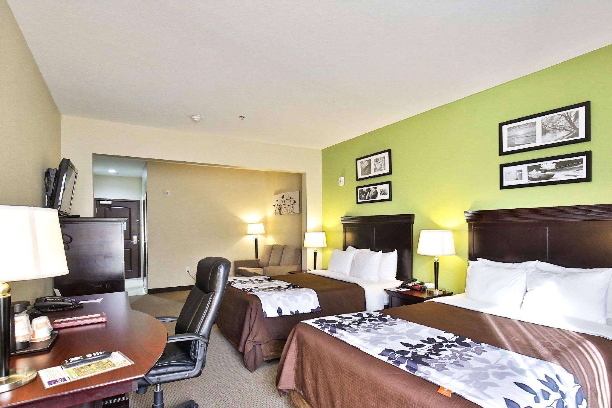 2 Queen Beds, Suite, Nonsmoking