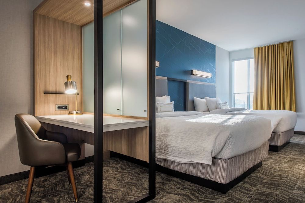 Suite, Multiple Beds (Hearing Accessible)