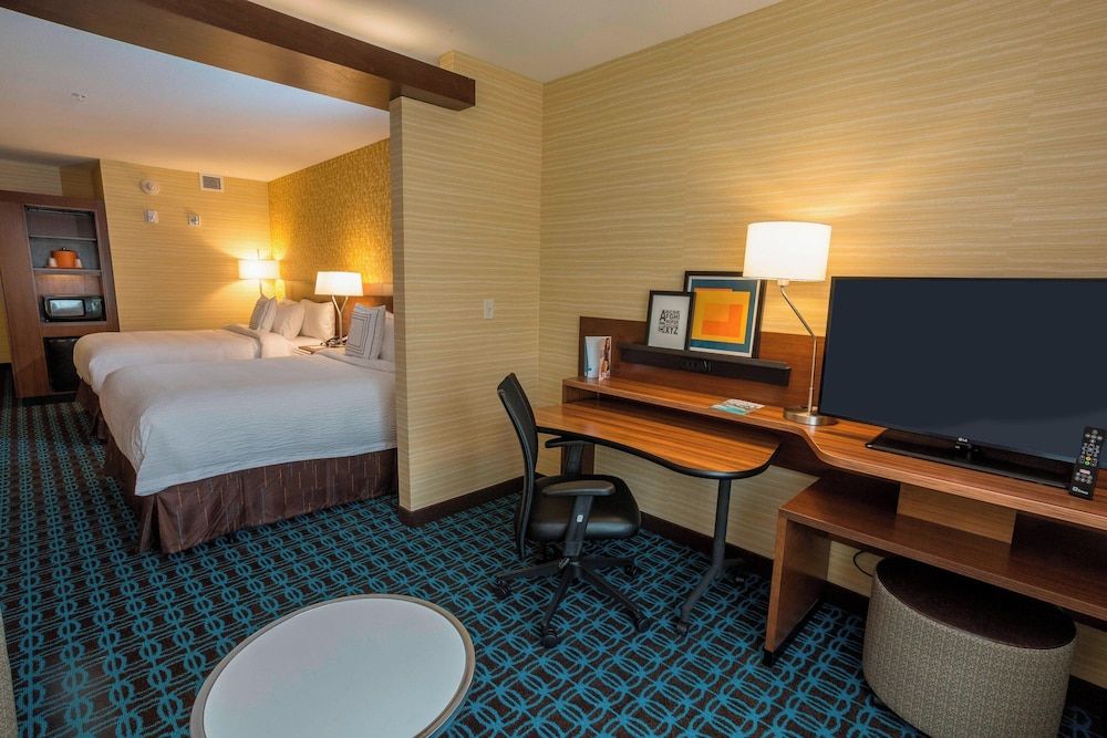 Suite, Multiple Beds (Mobility Accessible, Tub)