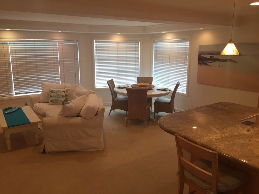 Townhome, 2 Bedrooms, 2 Queens and 1 Sofa Bed