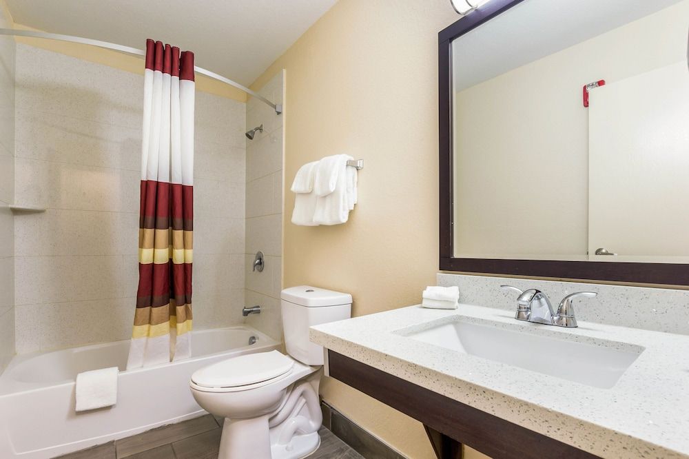 Red Roof Inn Dry Ridge Superior Room, 1 King Bed, Non Smoking 4