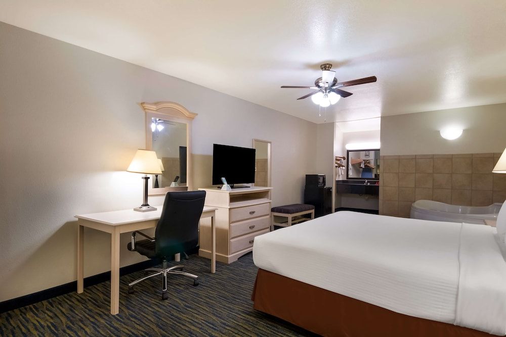 SureStay Hotel by Best Western Falfurrias Standard Room, 1 King Bed, Non Smoking, Jetted Tub