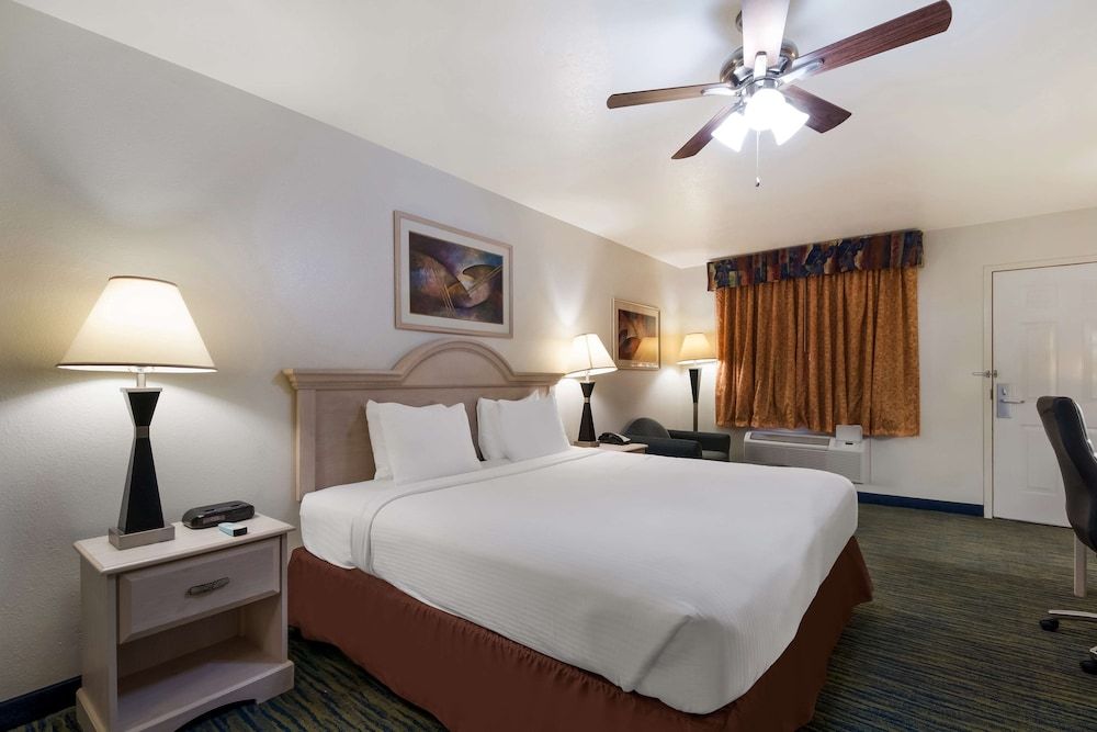 SureStay Hotel by Best Western Falfurrias Suite, 1 King Bed, Accessible, Non Smoking (Larger Room) 2