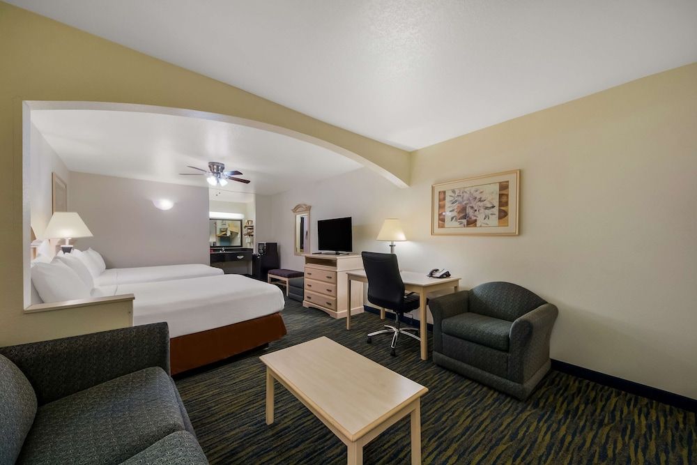 SureStay Hotel by Best Western Falfurrias Suite, 2 Queen Beds, Accessible, Bathtub (Larger Room)