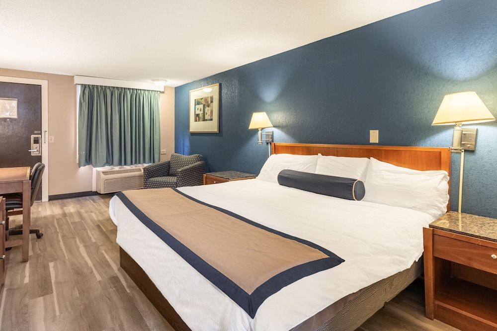 Value Inn Kenosha I-94 - Exit 344 Room, 1 King Bed, Non Smoking 4