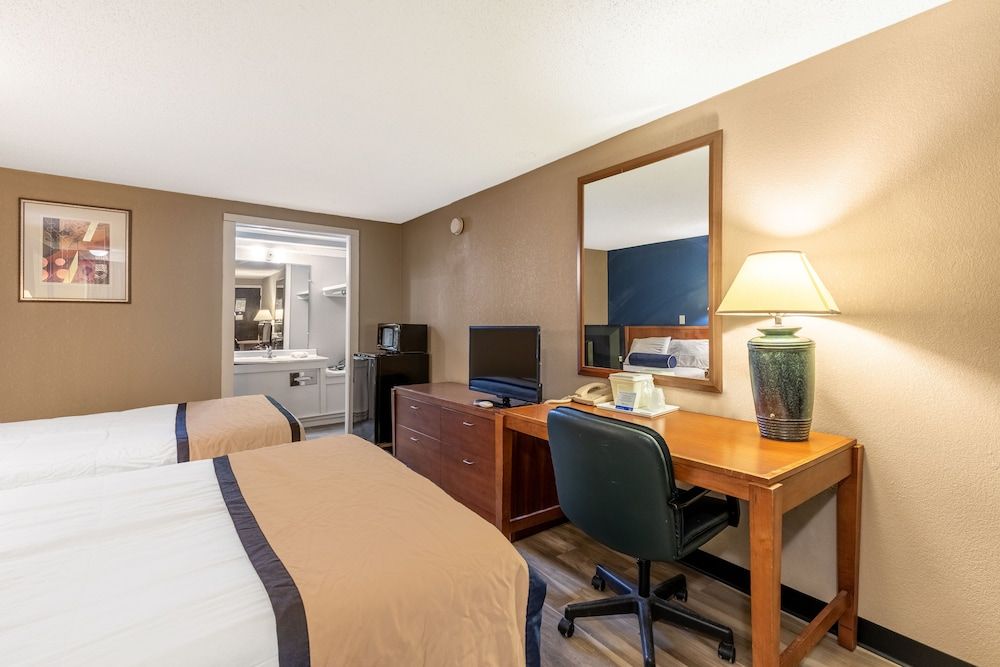 Value Inn Kenosha I-94 - Exit 344 Double Room, 2 Double Beds 2
