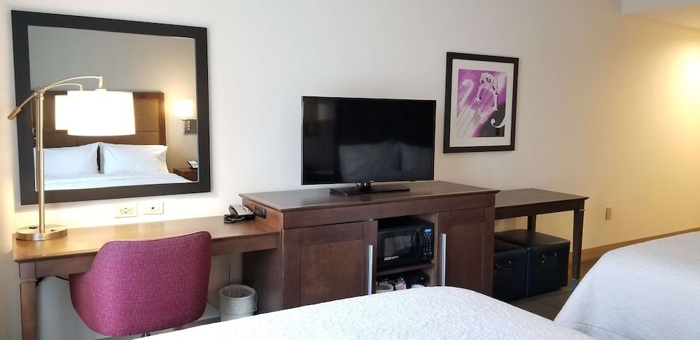 Room, 2 Queen Beds, Accessible, Bathtub (Mobility & Hearing)