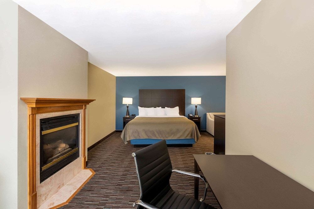 Deluxe Studio Suite, 1 King Bed, Non Smoking