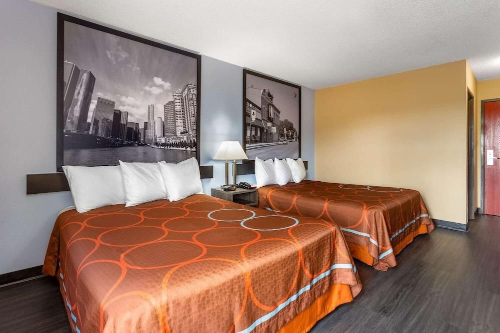 Motel 6 Litchfield, IL Queen Room with Two Queen Beds - Non-Smoking