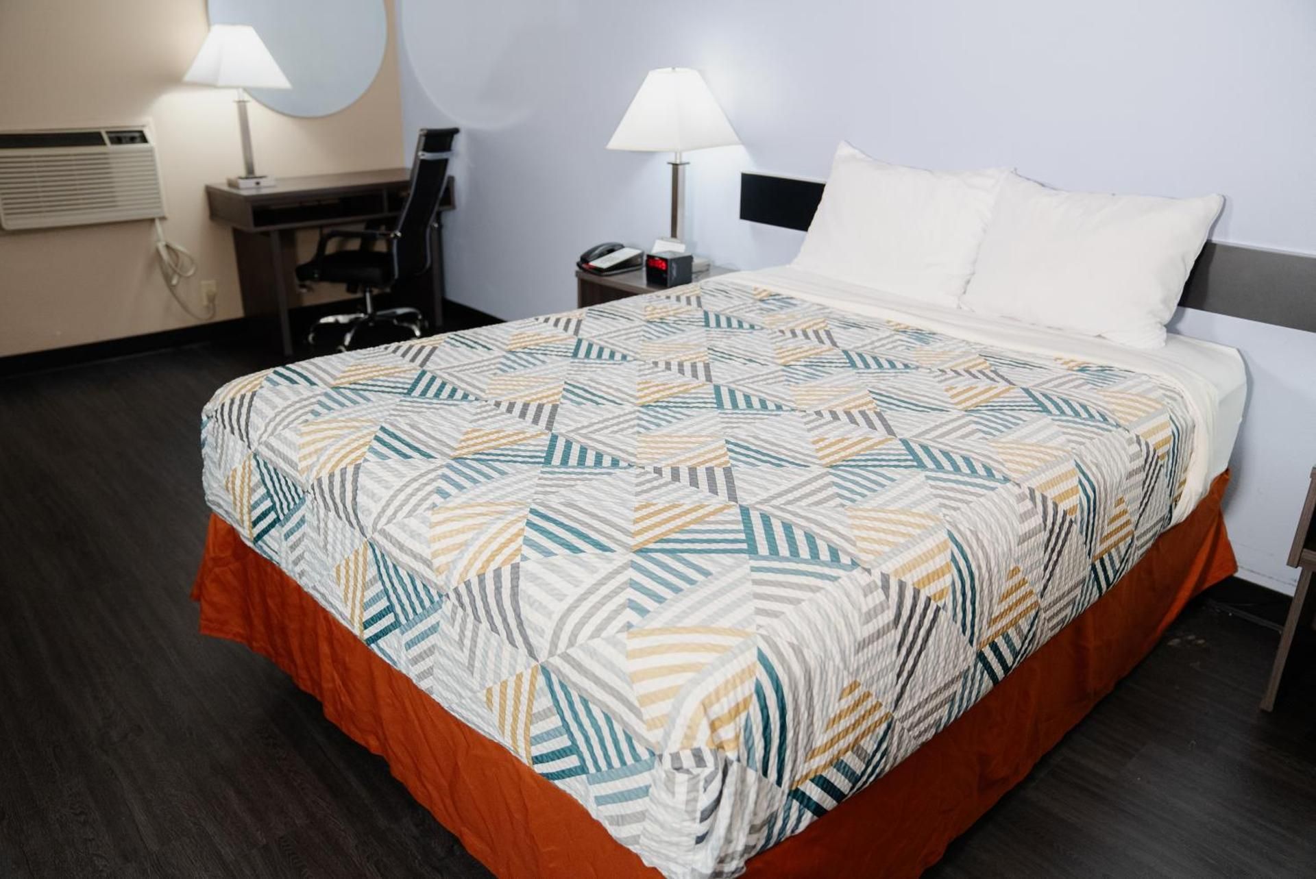 1 QUEEN BED | NON-SMOKING