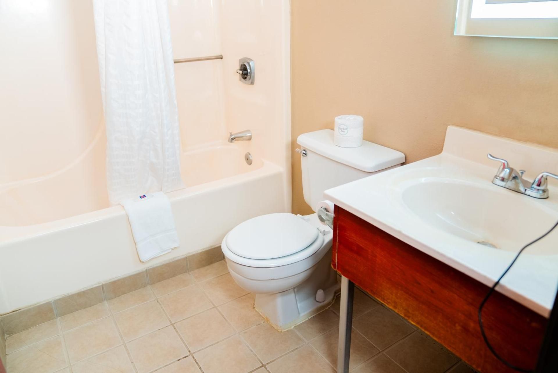 Motel 6 Litchfield, IL Queen Room with Two Queen Beds - Non-Smoking 3