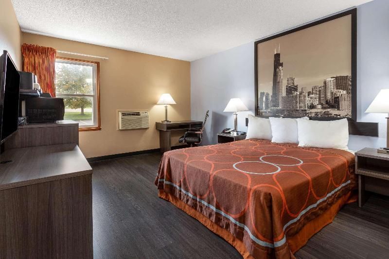 Motel 6 Litchfield, IL Queen Room - Disability Access - Non-Smoking 2