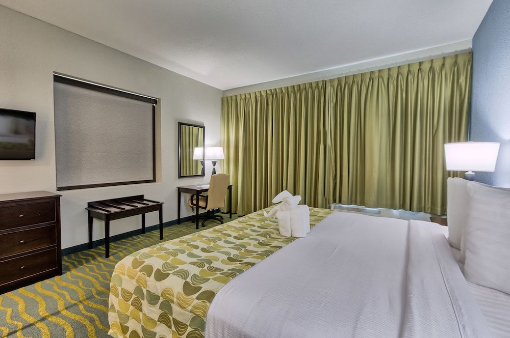 Edge Hotel Clearwater Beach Room, 1 King Bed, City View