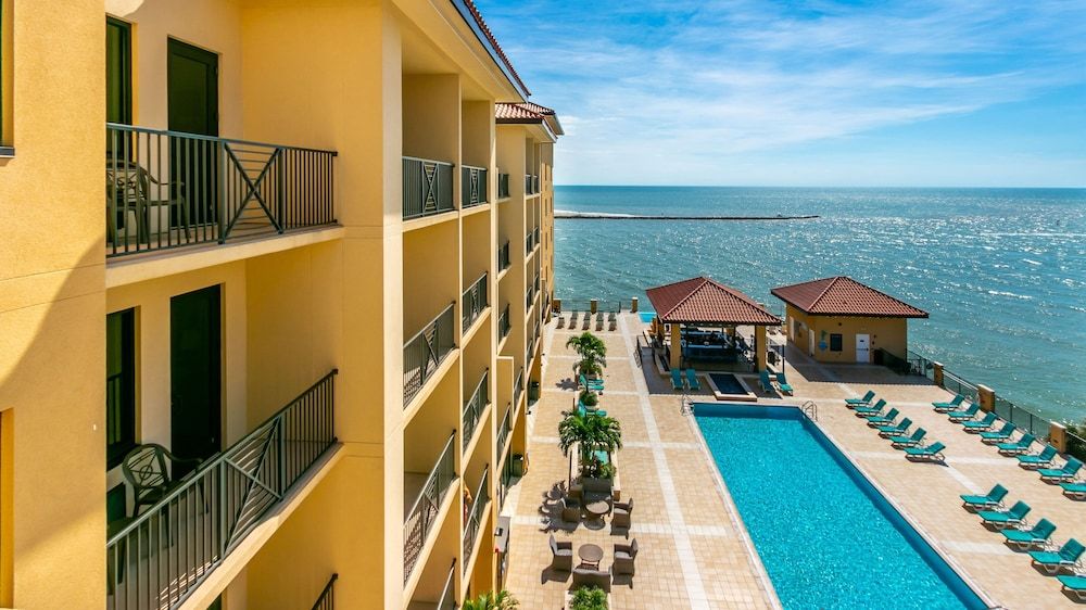 Edge Hotel Clearwater Beach Room, 2 Queen Beds, Pool View 9