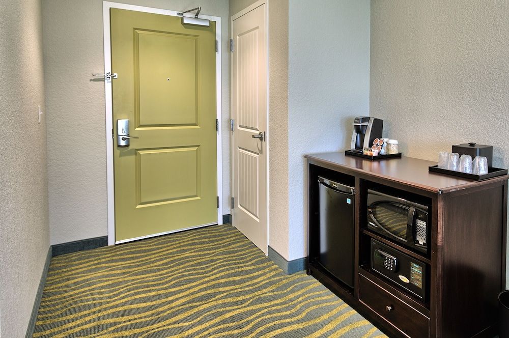 Edge Hotel Clearwater Beach Room, 2 Queen Beds, Pool View 13