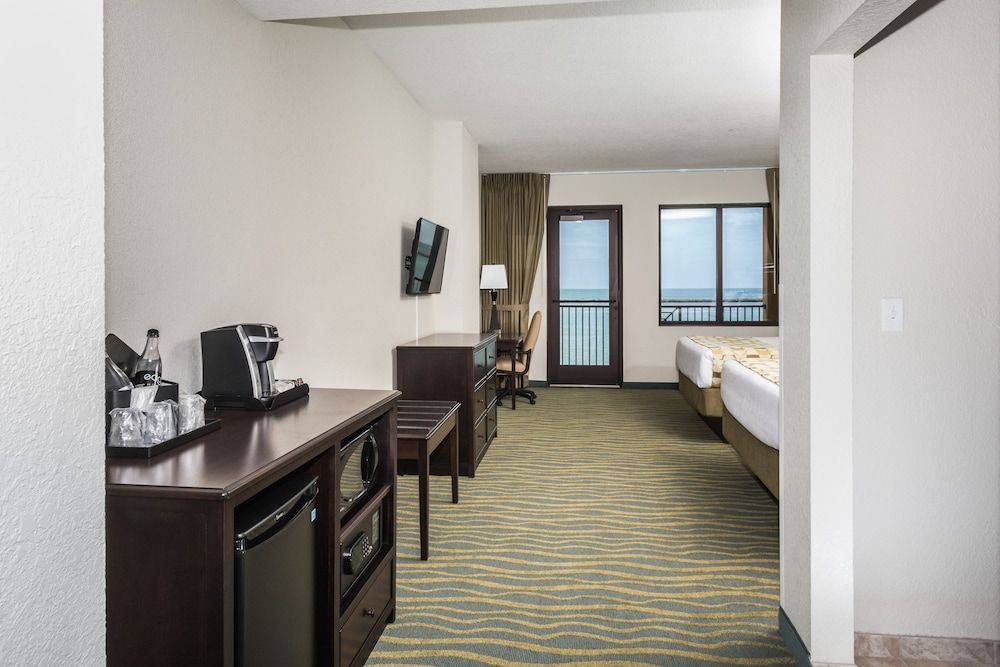 Edge Hotel Clearwater Beach Room, 2 Queen Beds, Pool View 12