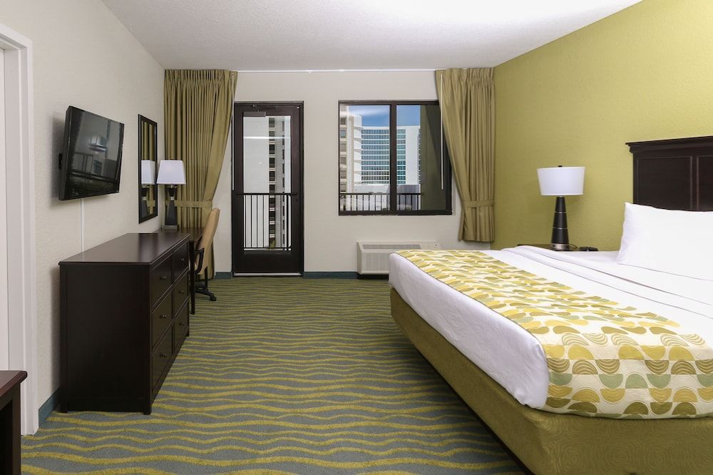Edge Hotel Clearwater Beach Room, 1 King Bed, City View 8