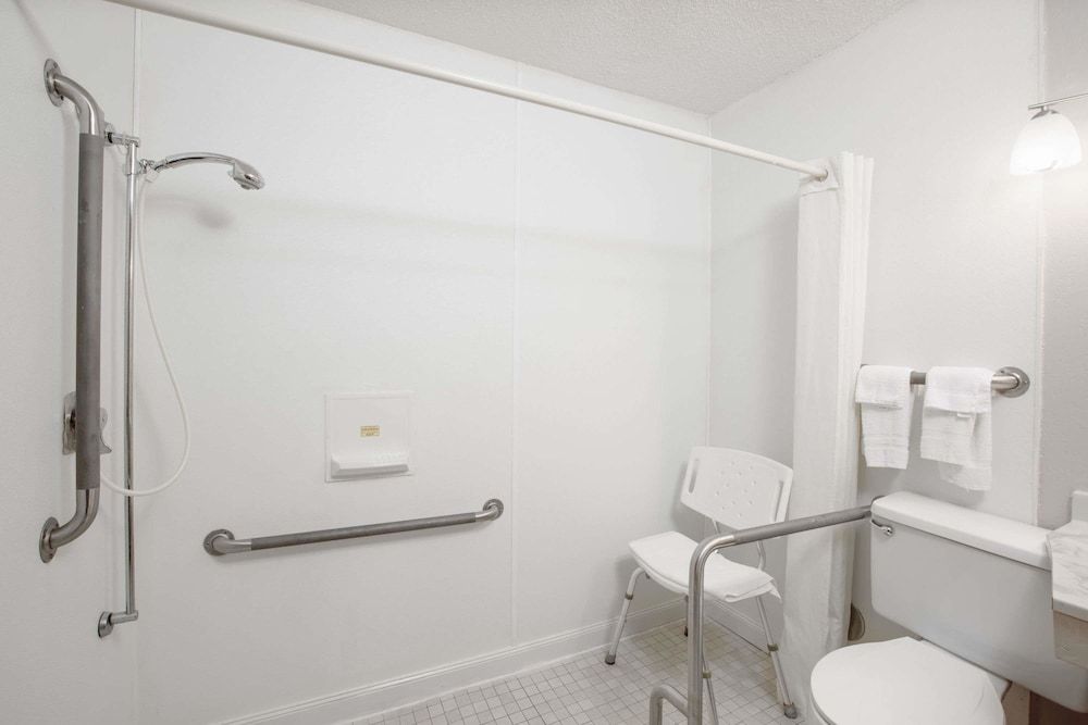 Room, 1 Queen Bed, Accessible, Non Smoking (Mobility Accessible)