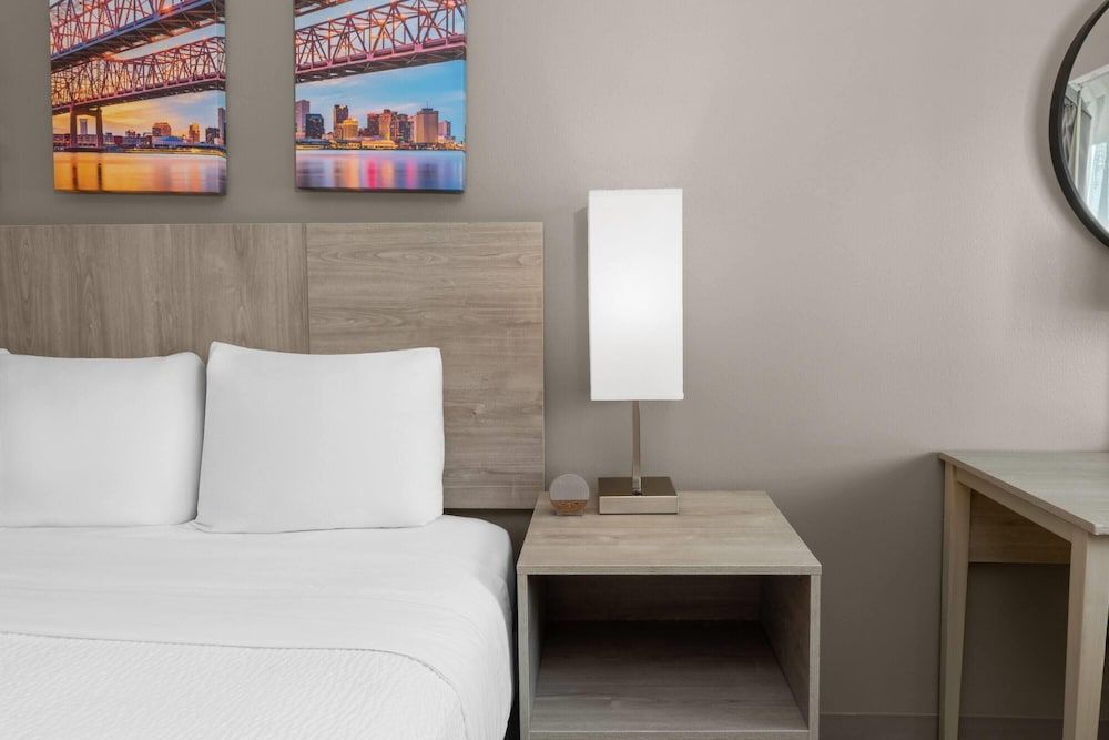 Days Inn by Wyndham Kenner/New Orleans Airport South Room, 1 King Bed, Non Smoking 5