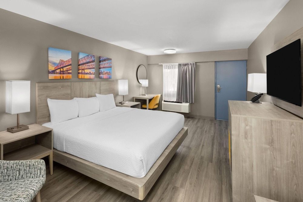 Days Inn by Wyndham Kenner/New Orleans Airport South Room, 1 King Bed, Non Smoking 4