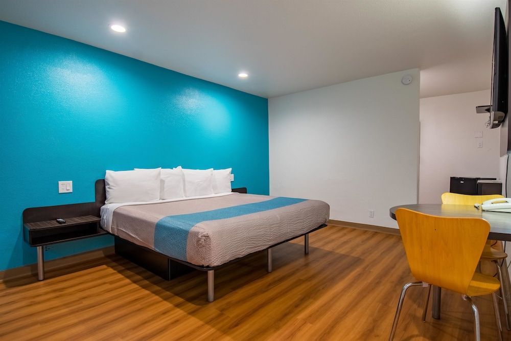 Motel 6 San Bernardino, CA - Downtown Deluxe Room, 1 King Bed, Smoking, Refrigerator 5