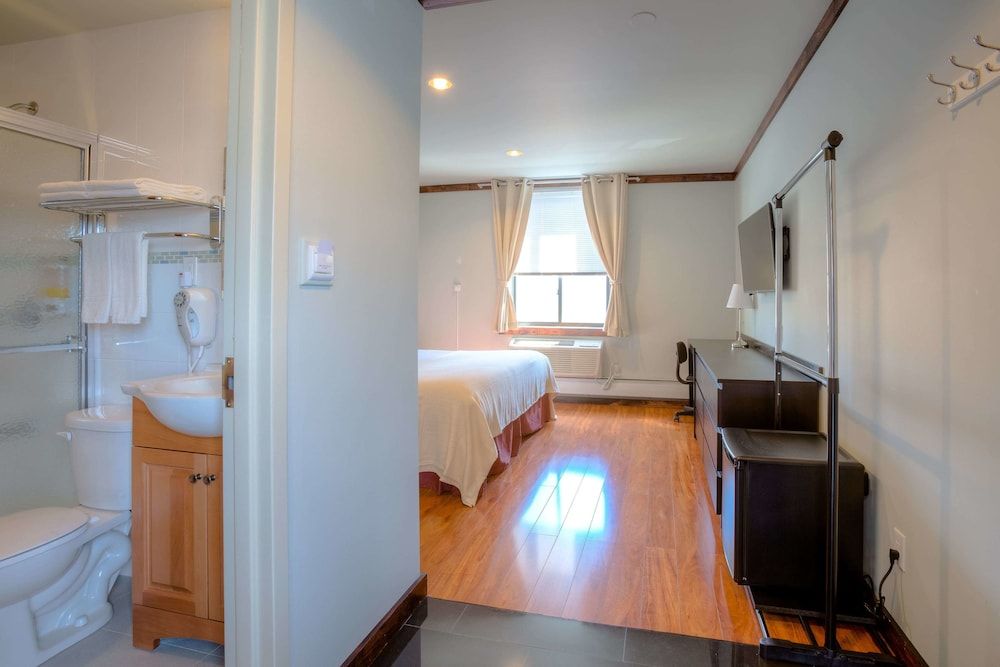 undefined LIC Hotel 3