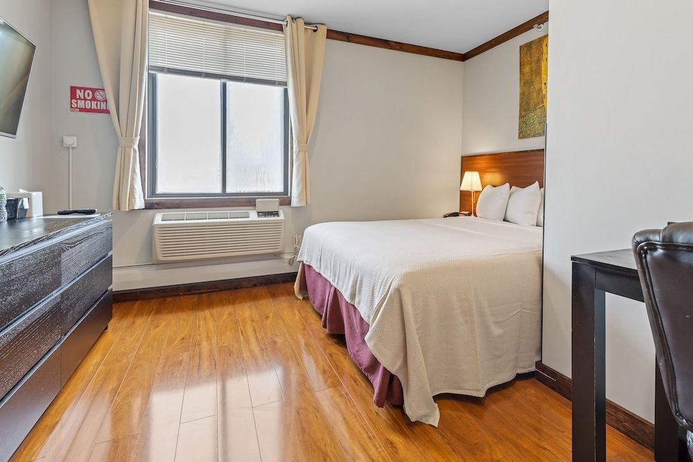 undefined LIC Hotel 8