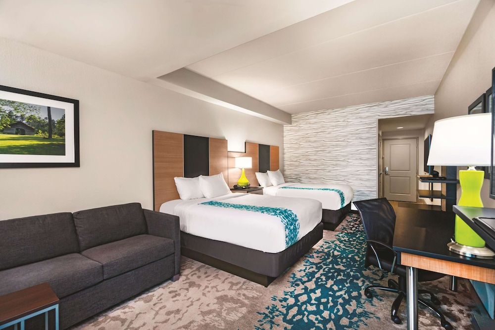 Deluxe Suite, 2 Queen Beds, Non Smoking