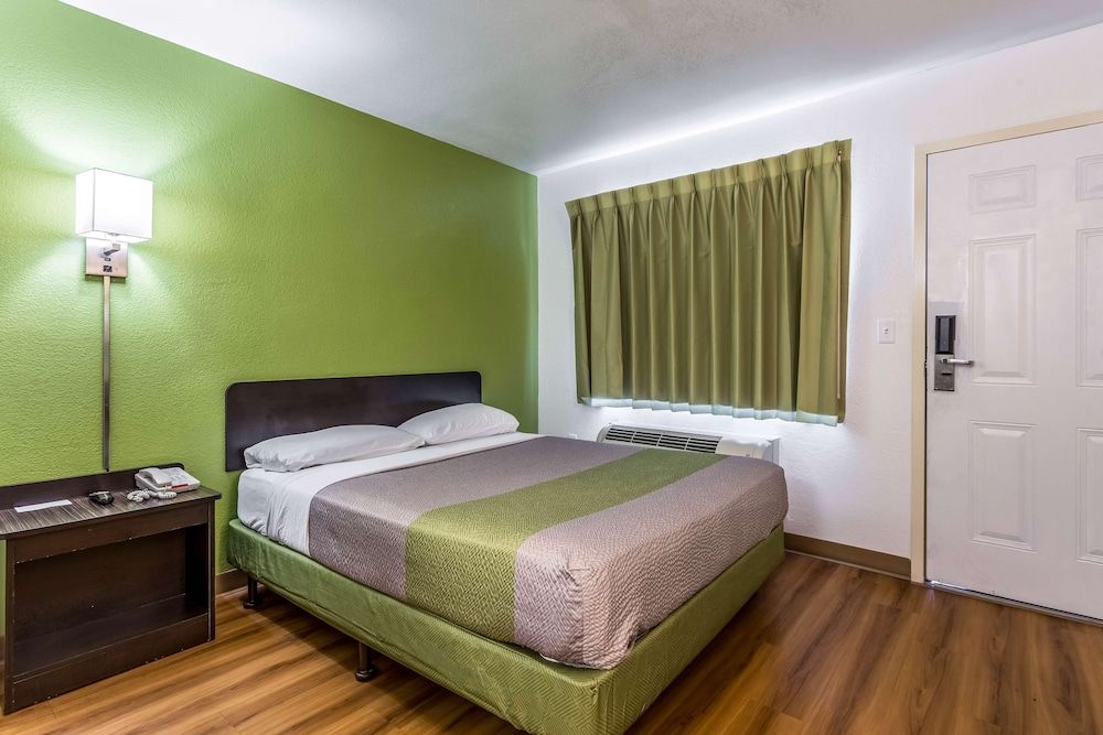 Standard Room, 1 Queen Bed, Accessible, Non Smoking