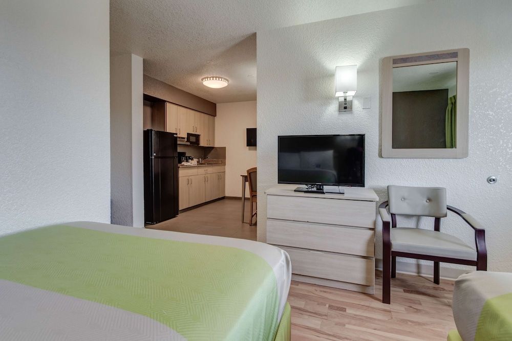 Standard Room, 1 Queen Bed, Accessible, Non Smoking